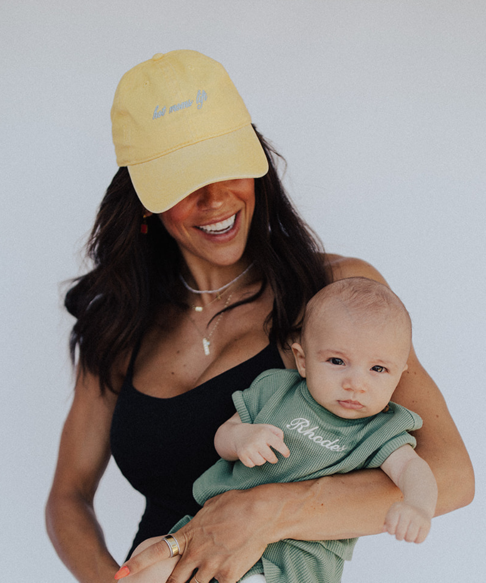 hot moms lift baseball cap